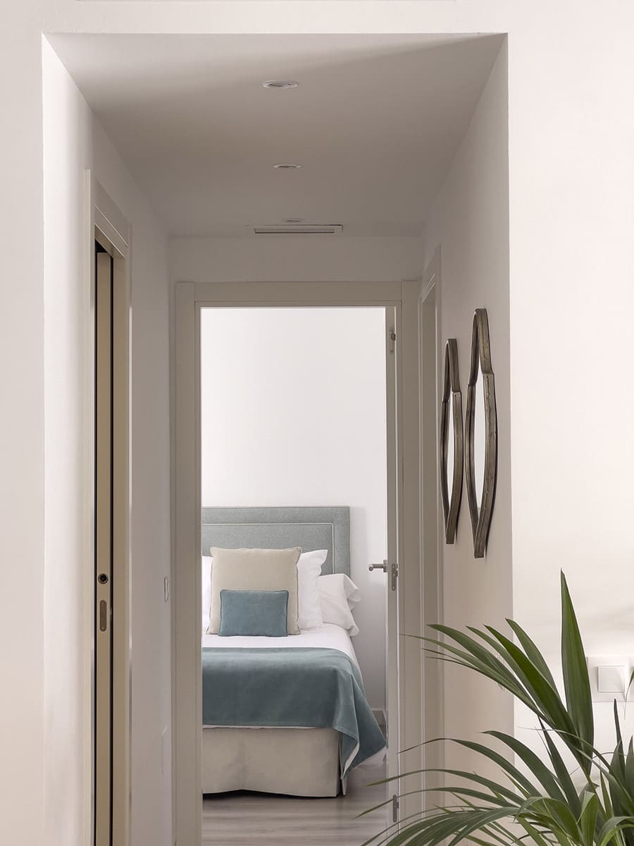 New-construction apartment on the mezzanine floor in Marbella – MDR-1070