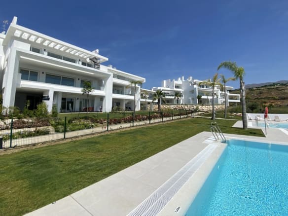 New-construction top-floor apartment in Casares – MDR-1934
